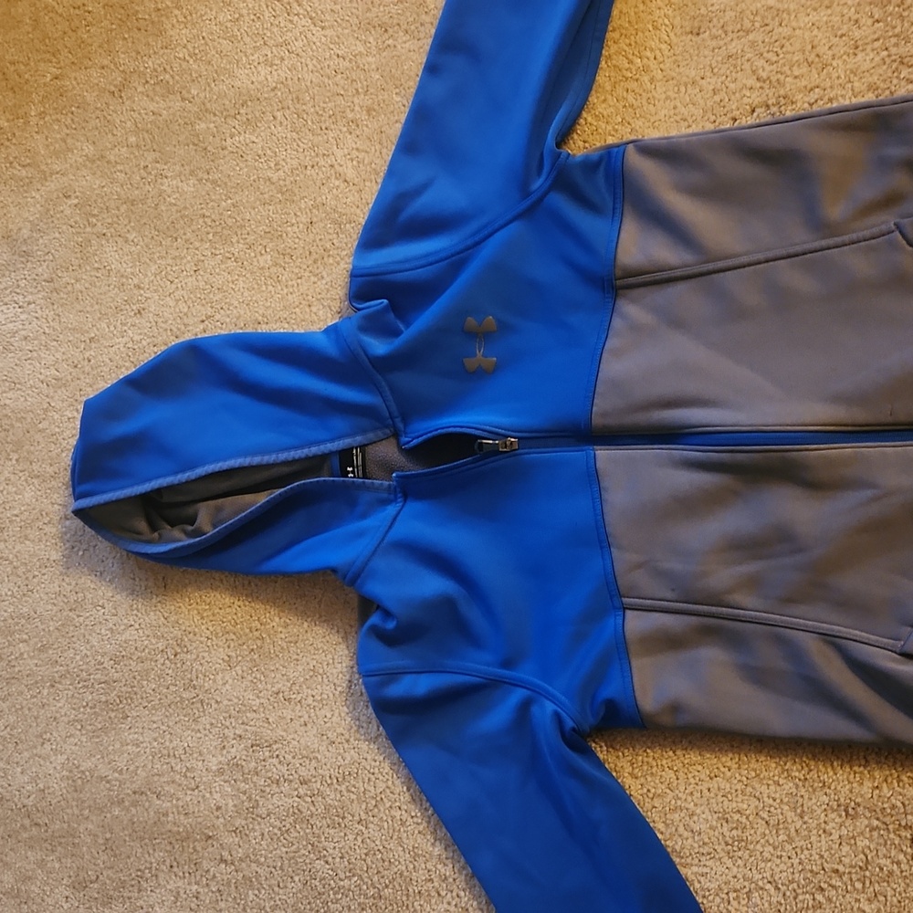 Boys Under Armour zip up hoodie